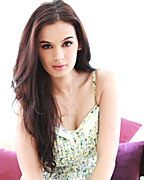 Evelyn Sharma